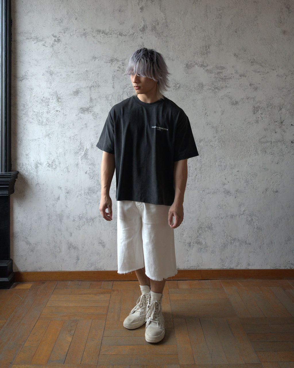 Male model wearing Zelos Tee Black in size L, front view